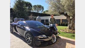 경호원이 잠깐 몰다가…호날두 ‘27억 슈퍼카’ 담벼락에 쾅