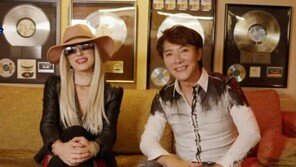 ‘마왕’과 ‘팝의 황제’ 기타리스트들이 만난 이유는