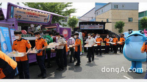 강원 이어 부산 향한 하이트진로 간식차…6개 소방서에 간식 선물