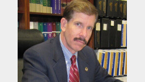 美, 러 전범 조사에…전범 100명 잡은 ‘나치사냥꾼’ 투입