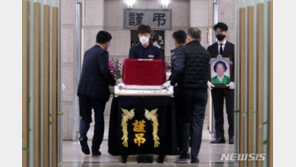 ‘일단 화장부터’ 코로나 장례식…인권위 “유족 인권 외면”