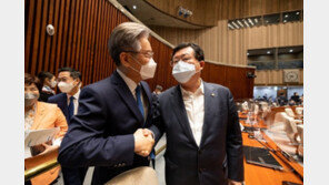 전해철 전대 포기 선언 후 이재명 찾아간 설훈…불출마 요청했나