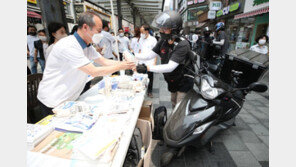 “더위 좀 식히세요”… 이동노동자에 생수 나눔 캠페인