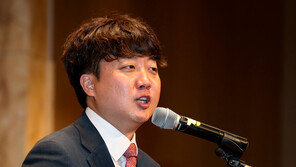 “보름 시간 벌었지만”…‘사면초가’ 이준석 부담 더 커졌다