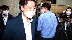 이준석 “2주 뒤에 무엇이 달라지나”…윤리위 징계심의 연기 불만