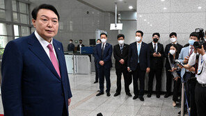 尹, ‘검찰총장 패싱’ 지적에…“우리 법무장관이 잘 했을 것”