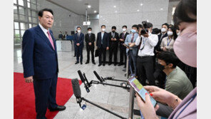 尹, ‘총장 패싱’ 논란에 “검찰총장이 식물 될 수 있나”