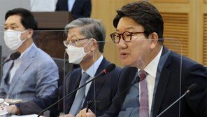 권성동 “법사위원장 당연히 與 몫…野 외상값 못 갚겠다고 배짱부려”