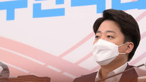 ‘이준석 성접대 의혹’ 업체 대표, 경찰 접견 조사 거부