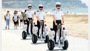 개인형 이동장치 타고 해수욕장 순찰