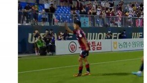 수원FC 이승우의 원더골, FIFA SNS에 등장…“푸스카스상 어때?”