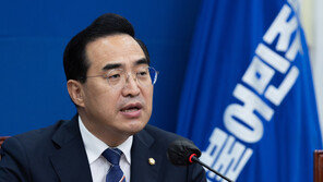 민주 “법사위원장 與에 주겠다…국민의힘도 합의 지켜라”