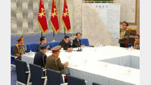 김정은 “전방 임무 추가” 南타격 전술핵 배치 위협