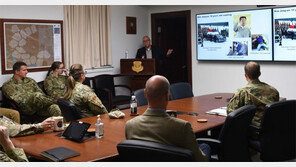 [단독]美 ICBM부대, 김정은 사진 띄워놓고 북핵 토론
