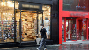 “코로나에 전기료 걱정되지만 손님 생각하면”…무더위 ‘개문냉방’ 고민