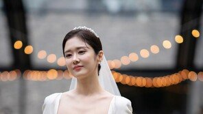 “행복하게 잘 살겠다”…결혼 장나라, 본식 사진 공개