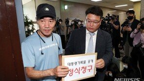 ‘北 공무원 피살’ 유족, “대통령기록물 공개…안 되면 文 고발”