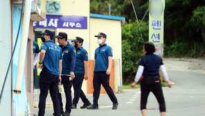일가족 실종 완도 신지면 마을 적막…일손 놓은 주민들 “무사하길”