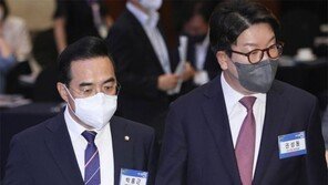 권성동 “입법 폭주” vs 박홍근 “협상 농단”