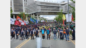 6년 만에 뭉친 양대노총…“최저임금 현실화” 결의대회