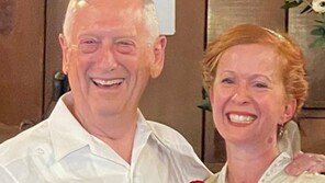 해병대와 결혼한 사나이’ 매티스, 72세에 첫 장가