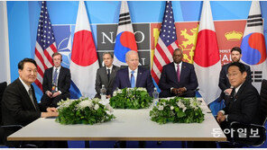 尹, 첫 대면 기시다와 하루 세번 만나… “한일 관계 발전시킬 파트너라 확신” 