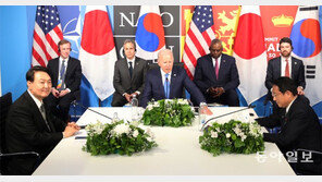 한·일 정상 모은 바이든 “기쁘다…추가 대화 고대”