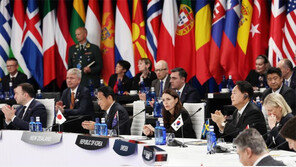 40분 따로 만난 韓-日-호주-뉴질랜드 정상… “中 견제 메시지” 