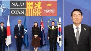 나토 공식 홈피에 ‘눈 감은 尹대통령’ 사진…네티즌 “의도적 아니냐”