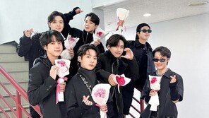 BTS 단체 활동 중단…하이브 이어 엔터주들도 약세