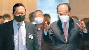 추경호 “기업, 가격인상 요인 흡수를”… 이복현은 금리인하 압박 