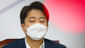 ‘친윤 비서’도 이준석 떠났다…국민의힘 내홍 걷잡을수 없는 길로