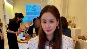 고소영, 음식 앞에서 신나…50대 믿기지 않는 러블리 미모
