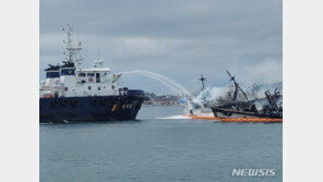 서귀포 성산항 정박 어선 화재 6시간 째…“큰 불길은 잡혀”