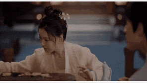 한복 입고 삼겹살 쌈 싸먹는 中드라마…동북공정 루트 된 디즈니