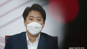 이준석 “윤리위 뒤에 윤핵관? 까마귀 날자 배 떨어졌다”