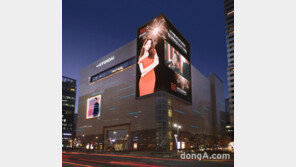 현대百면세점, 무역센터점 ‘한류 관광명소’로 키운다…카카오엔터와 맞손