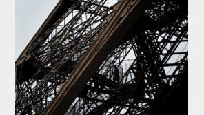 “녹슨 에펠탑, 큰 공사 필요한데 올림픽 이유 외관만 개조”…기밀보고서 유출