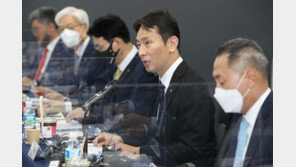 이복현 금감원장 “카드·빅테크 공정 경쟁 위해 제도 개선 필요”