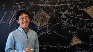 “카드게임 중에도 논문 읽던 허준이 교수…연구 강연 글쓰기까지 완벽”(영상)