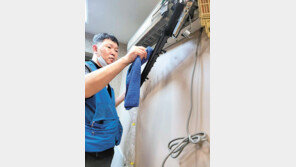 남의 집 에어컨을 닦다가… 반짝반짝 詩를 얻다