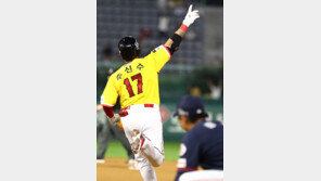 국내 무대 첫 끝내기포 날린 추신수 “가족 응원에 울컥했다”