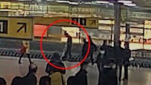 목발 짚고 변장했지만…현금 훔친 50대 덜미(영상)