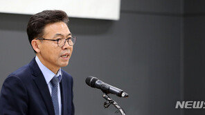 사퇴 압박 받은 홍장표 “한 총리에 크게 실망…남을 이유 없어”