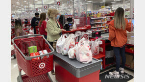 커지는 ‘R의 공포’…국제유가 급락, 美 장단기 금리 역전