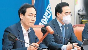 민주 ‘전대 룰’, 친명 반발에 다시 뒤집혀… ‘어대명’ 굳히기