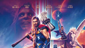 ‘토르: 러브 앤 썬더’, ‘탑건2’ 제쳤다…개봉 첫날 38만명↑ 동원 1위