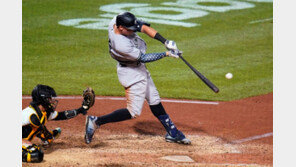 양키스 저지, 만루포로 30홈런 선착