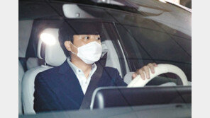 윤리위 출석 이준석 “마음 무겁다” 울먹… 징계 논의 새벽까지 진통