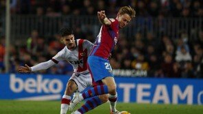 첼시 구단주 바르셀로나행, 더용 가로채기?